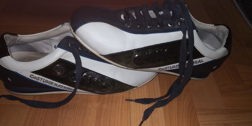 Vând adidasi C. N. C. piele naturala originali.