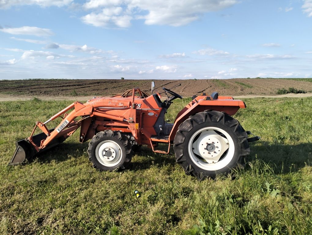 Tractor japonez Kubota 275