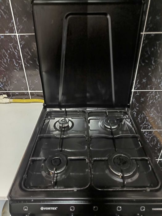 Vând aragaz vortex utilizat 8 luni , în stare foarte bună,49/56.