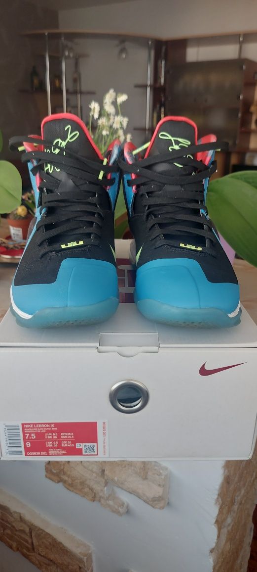 Lebron XI mărime 40.5