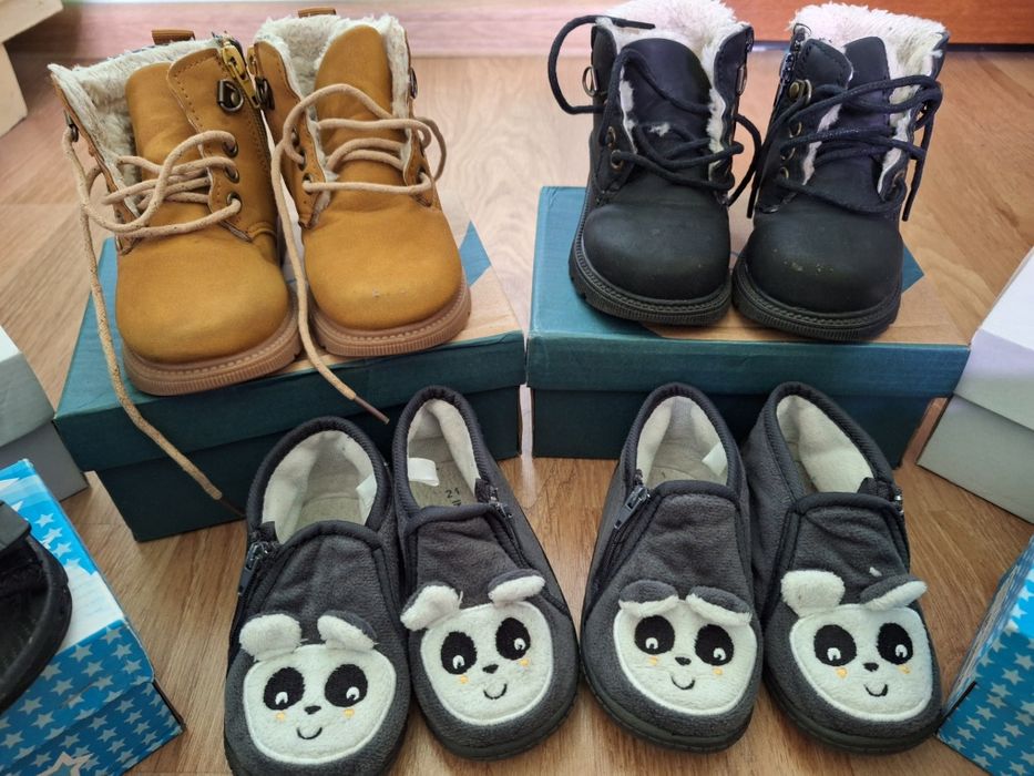 Incaltaminte copii + cadou jucarie locomotiva cu maner