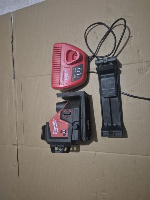 Laser milwaukee M12 3PL