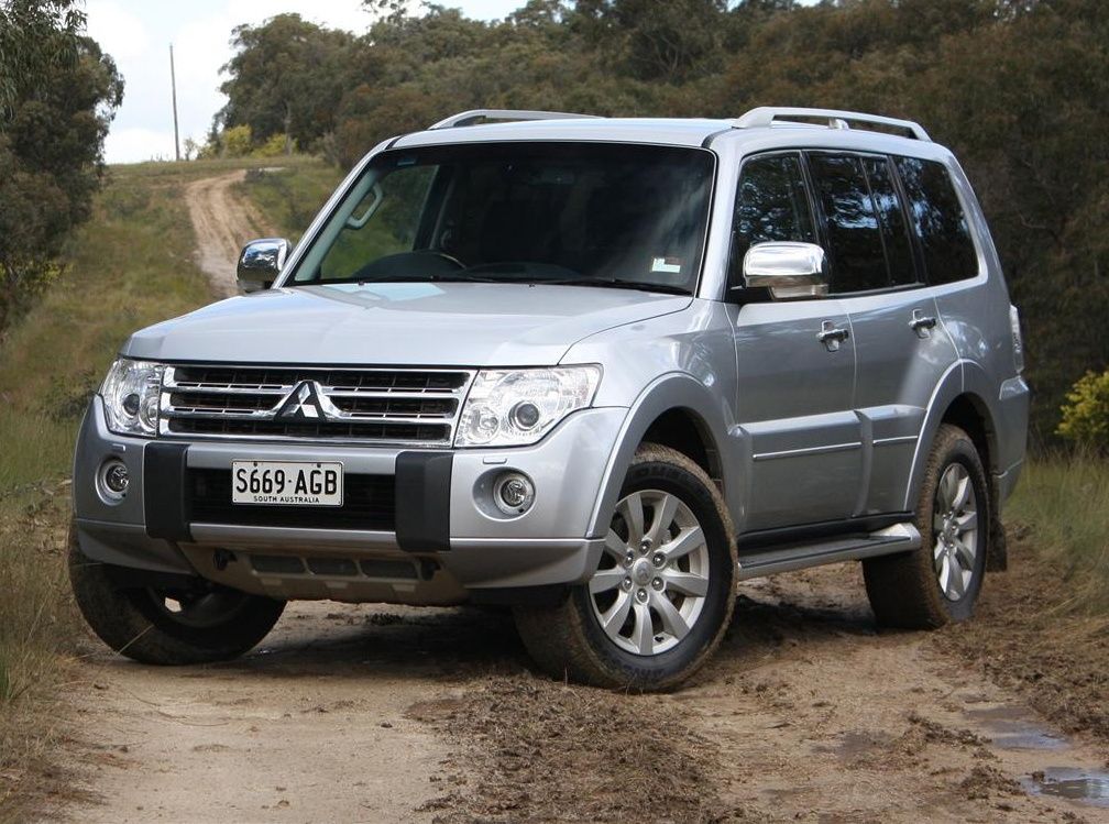 Стекла фар на Mitsubishi pajero 4