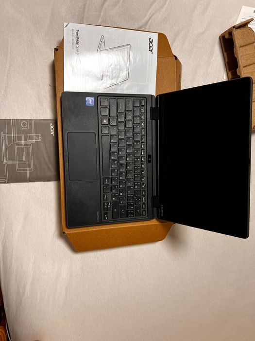 Лаптоп и таблет две в едно ACER  TravelMate Spin B3