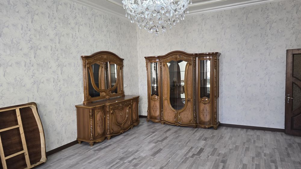 Ibn Sino Taxta bozor yonida 3.3 sotix 8 ta xona Tayyor remont