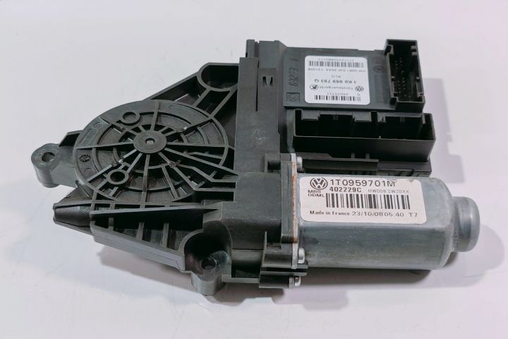 Motoras Macara  stanga fata 1T0959701M Volkswagen VW Caddy a 3-a gene