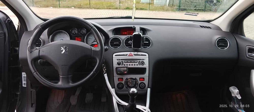 Vand Peugeot 308 ,an 2009 motor benzina 1.6 ,120 cp .sau schimb.