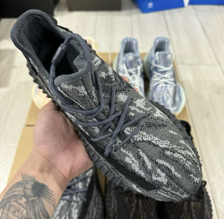 Yeezy 350 v2 dark salt