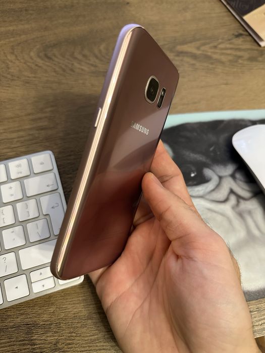 Vând Samsung Galaxy S7 Pink Gold cu display defect