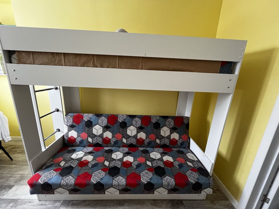 Детская двухъярусная кровать