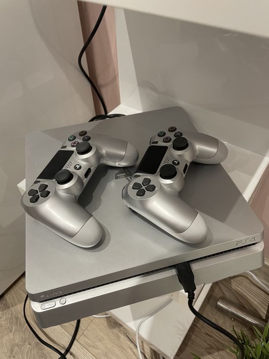 Playstation 4 slim Silver