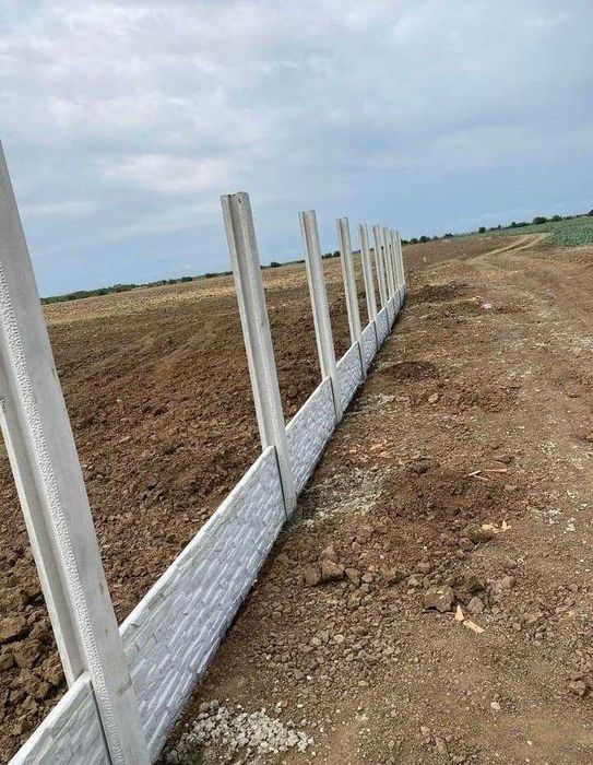 Garduri din placi de beton, sipca metalica, jaluzele, tabla