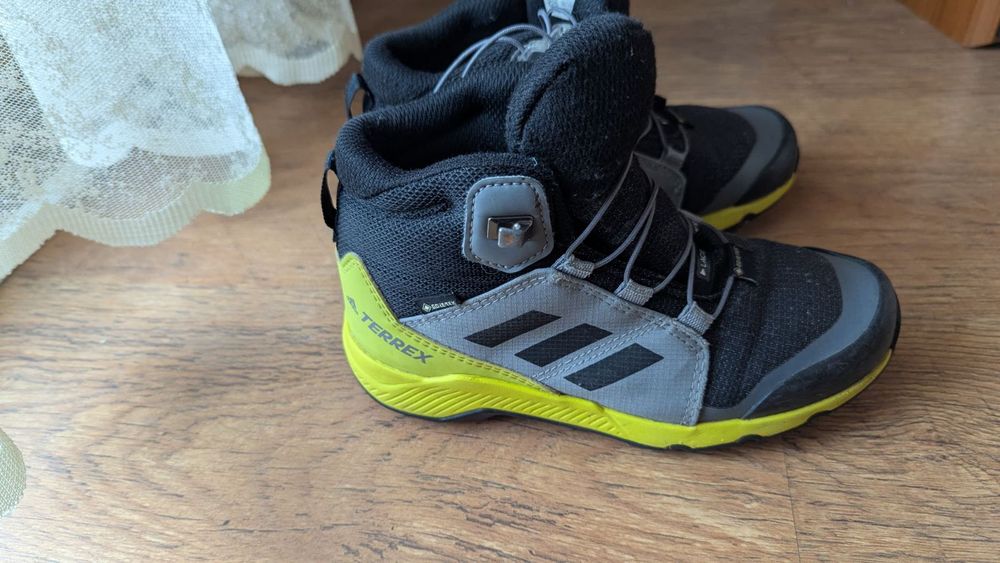 Детски обувки adidas 31.5