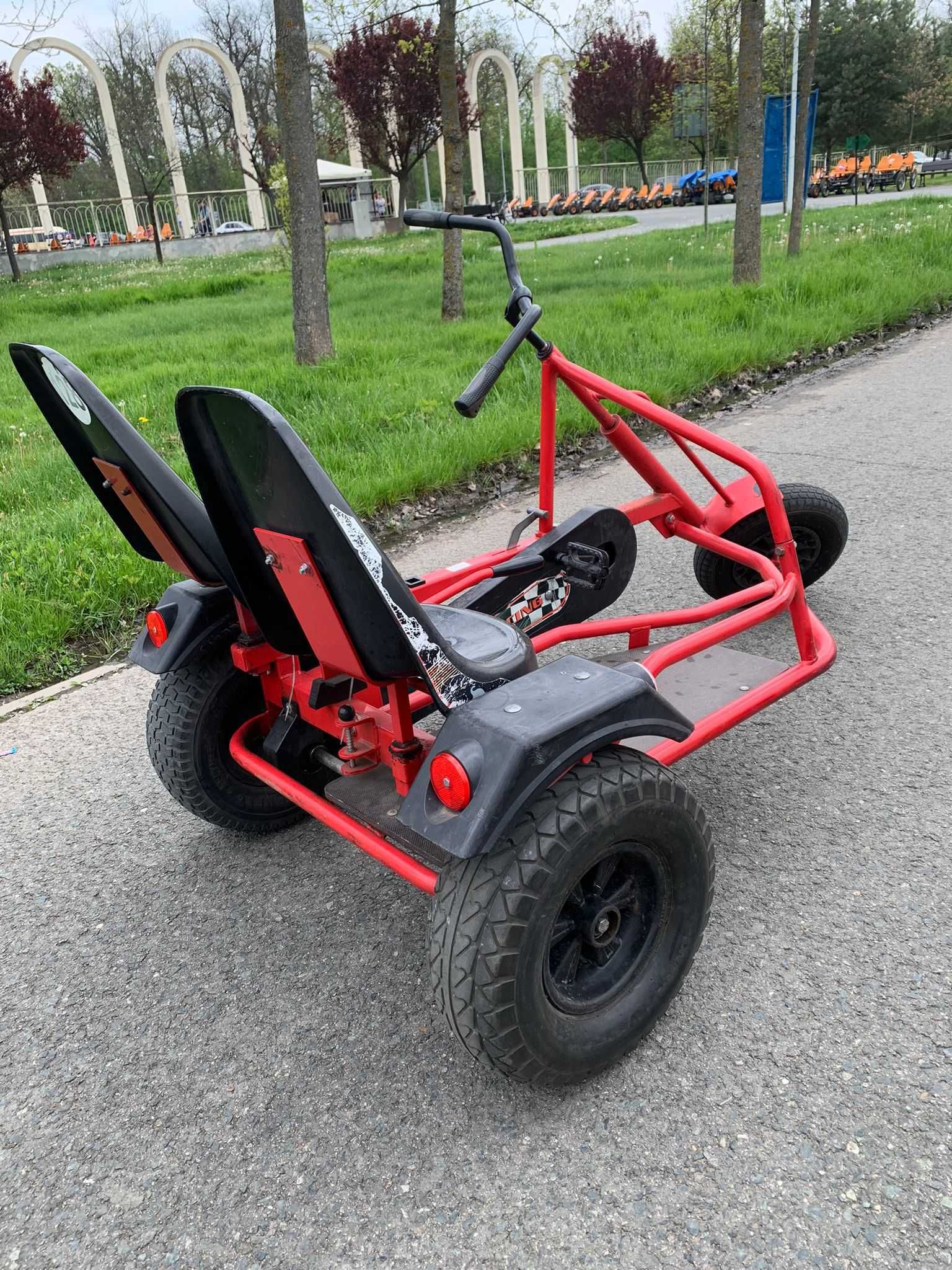 Kart cu pedale 2 Rider ZF (rosu/negru)