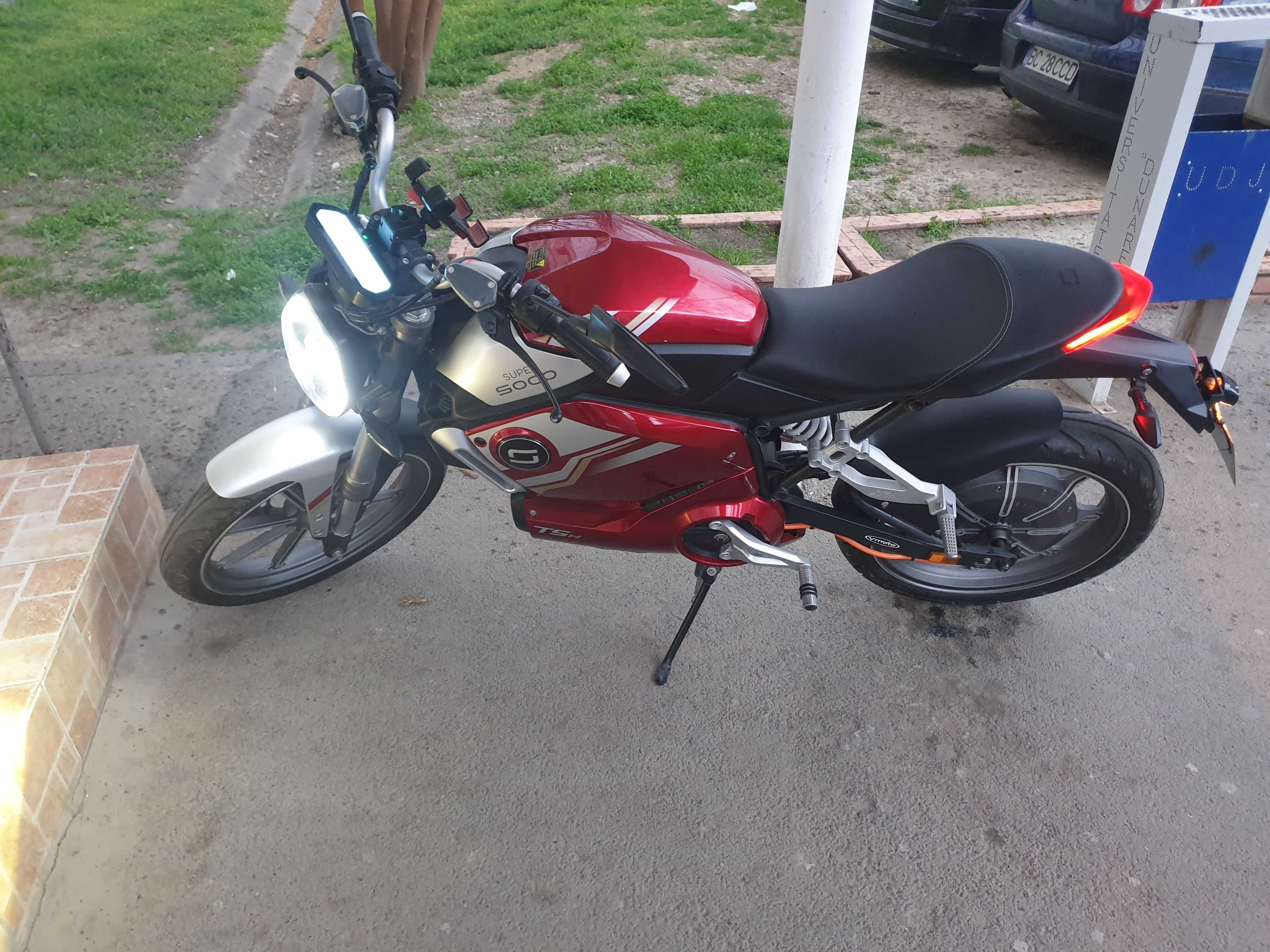 Super Soco street hunter