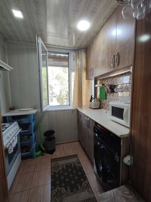 Продам 3х комнатную кирпич балкон 2х6 Учтепа