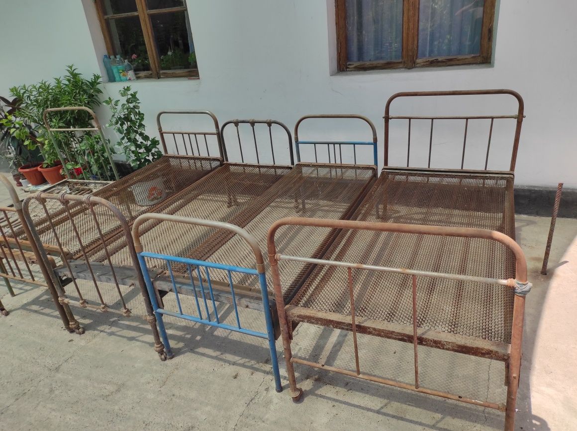 Кровать железные. Сеточные