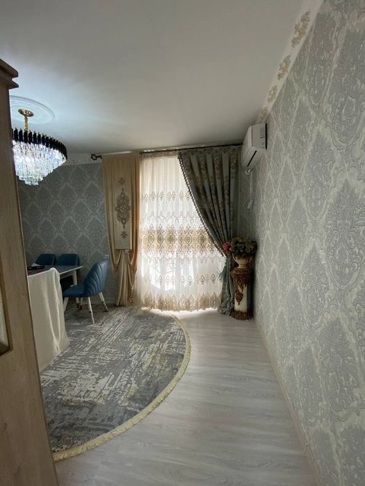 Продаётся 3 х ком кв в чирчике 1 этаж Навастройка вся мебель остаётся