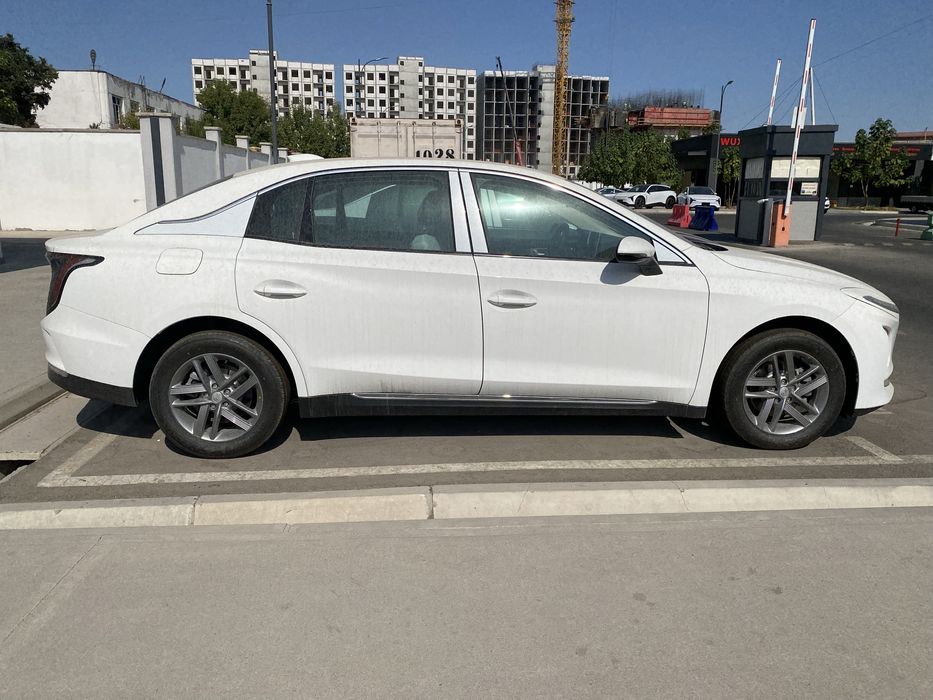 Hongqi E-QM5 500Km Full 2025