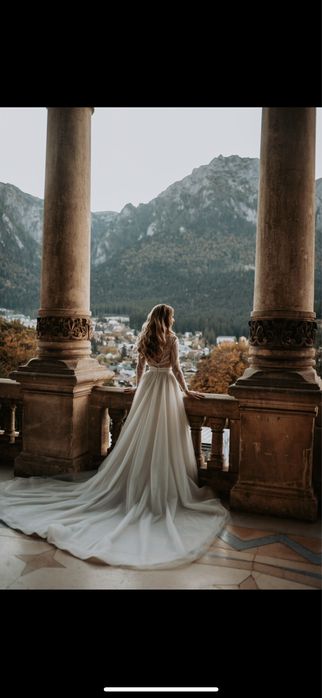 Vand rochie de mireasa tip sirena cu trena
