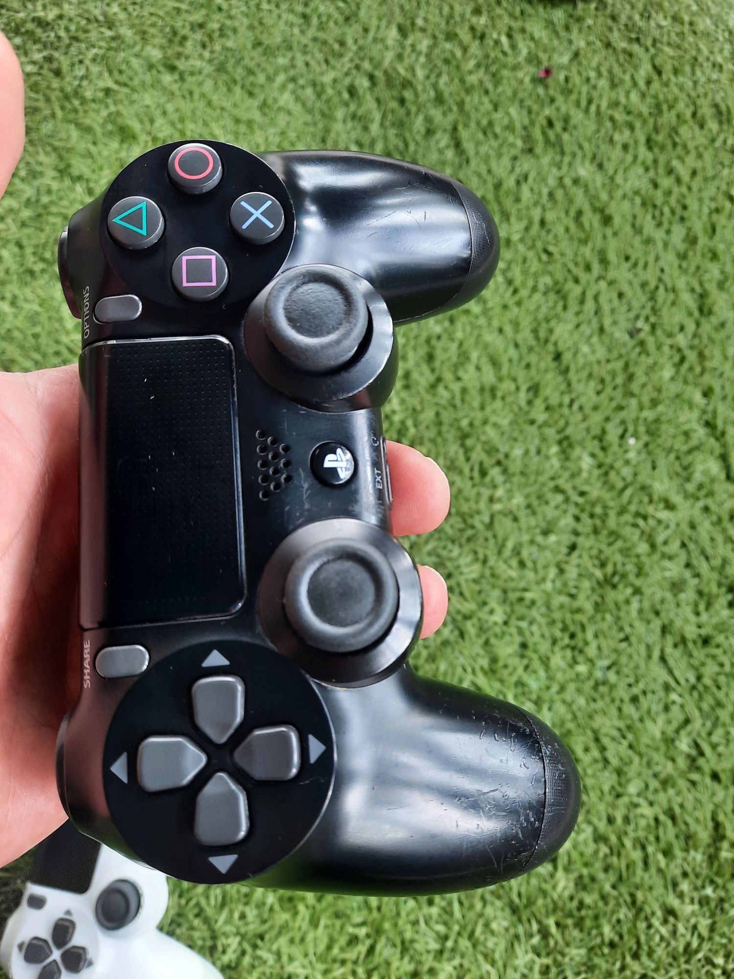 Consola Play Station 4 [PS4] slim cu două controlere