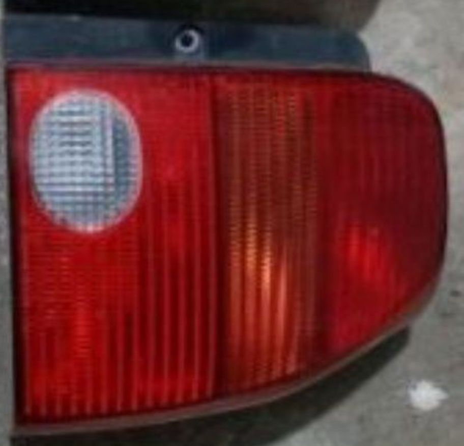 Lampă , difuzor tweeter , scrumieră , lupo