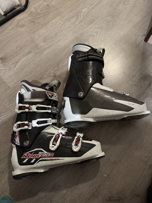 Ски обувки Нордика