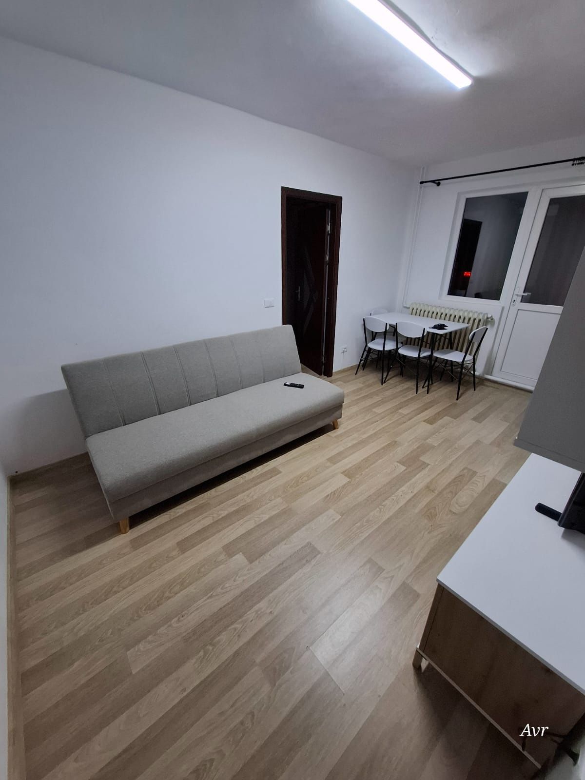 Apartament Valea roșie parter intrare balcon