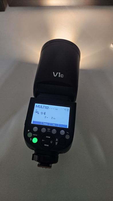 Накамерная вспышка Godox v1