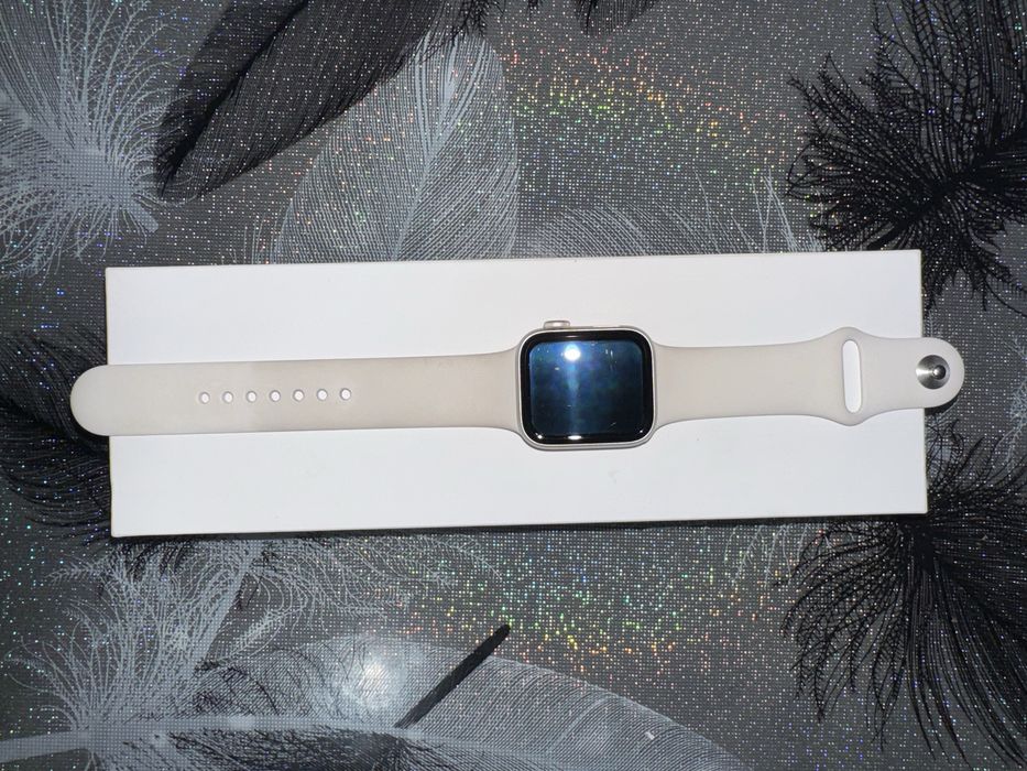 Apple watch SE (gen2) 40mm Starlight
