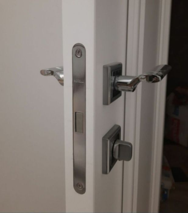 установка межкомнатных и наружных дверей.
Профессион