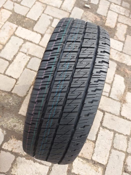 O bucată 235/65 R16C M+S iarnă - una Semperit Nokian