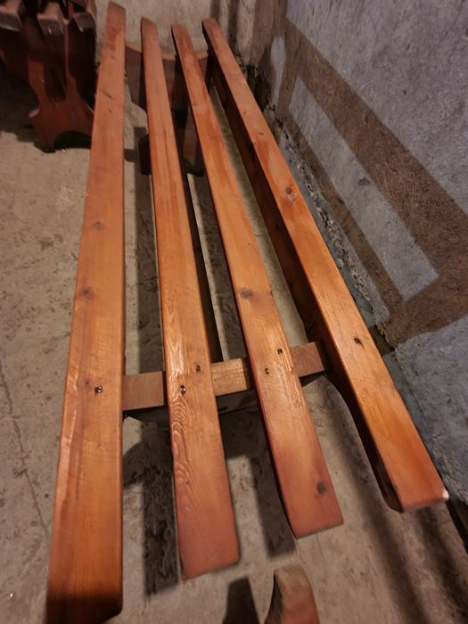 Дървени    пейки