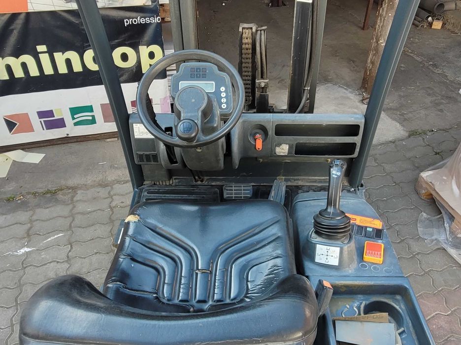 Electrostivuitor Jungheinrich 1.6tone baterie 48v schimbata recent