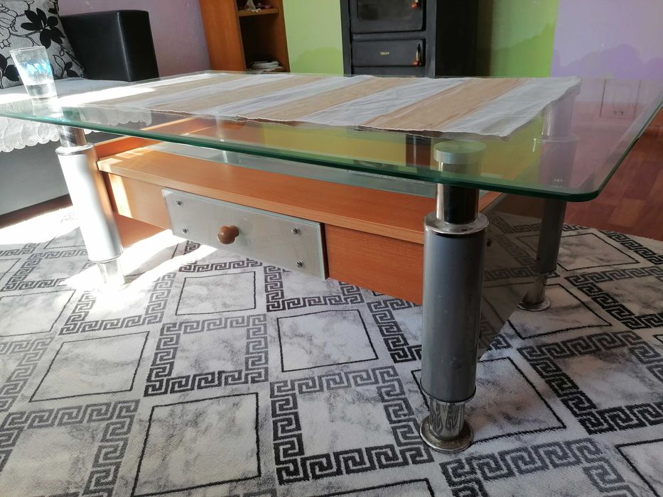 Стъкленна маса (запазена)