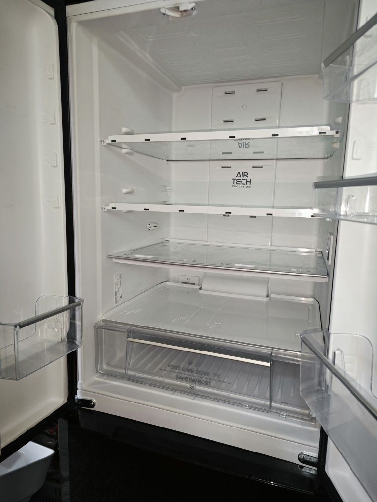 Хладилник Hotpoint Ariston за части, с проблем