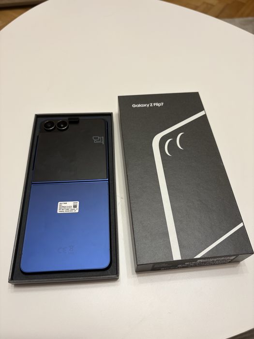Samsung Z Flip 7 256GB ЧИСТО НОВ !
