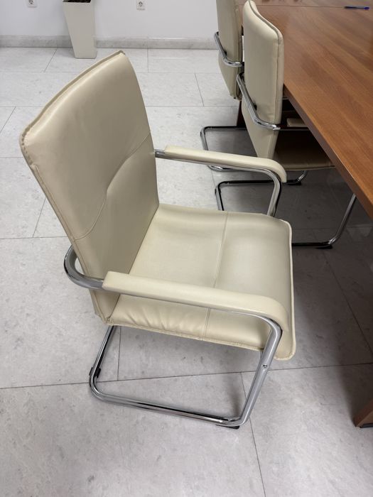 Маса със столове в отлично качество!