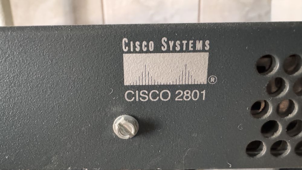 Router Cisco 2081 in stare perfecte de functionare
