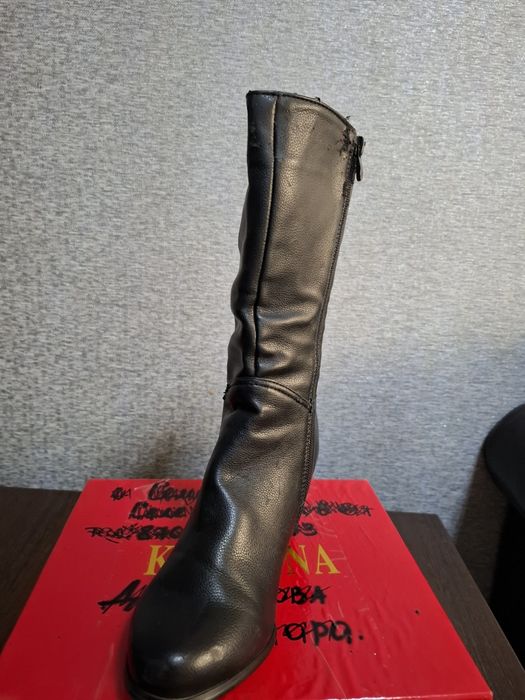 Продам женские сапоги