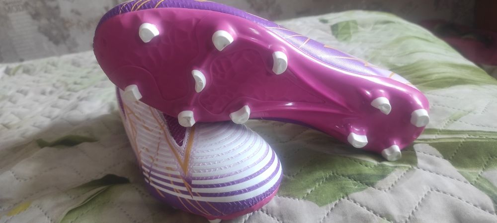 Продаю бутсы новые