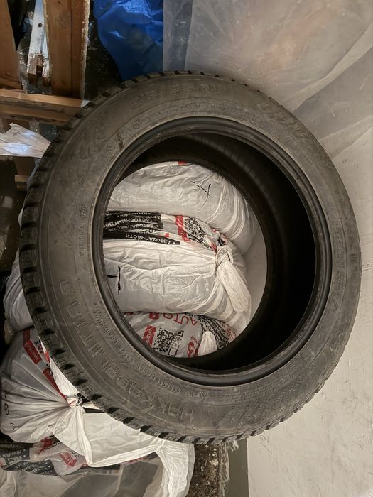 Продаются шины Nokian Hakkapeliitta 9 215/55 R17 98T c шипами.