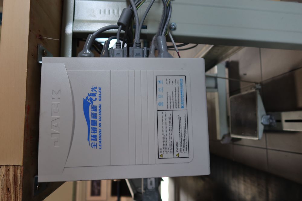 Masina liniara industriala Jack