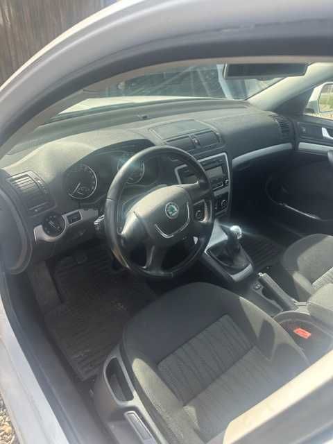 Dezmembrez Skoda Octavia 2 combi 2010 1,6tdi