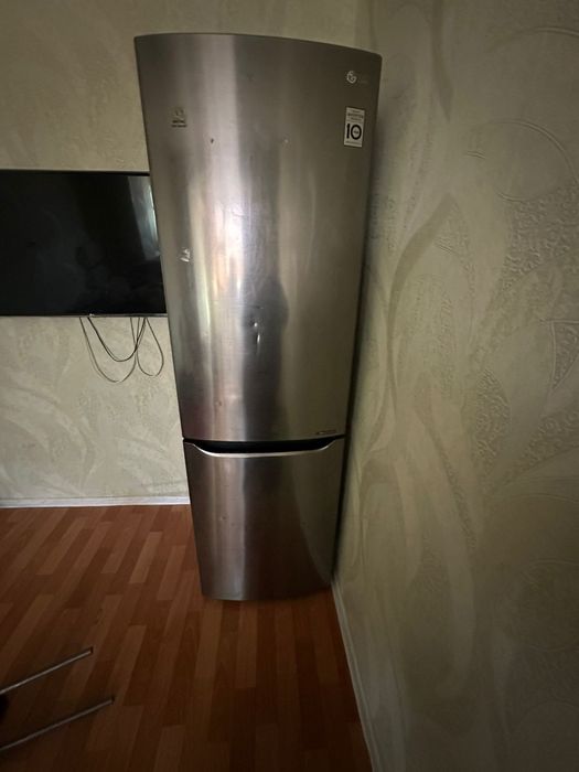 Продам Холодильник LG