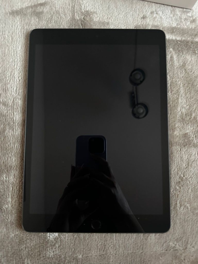 Vând Ipad generația 9