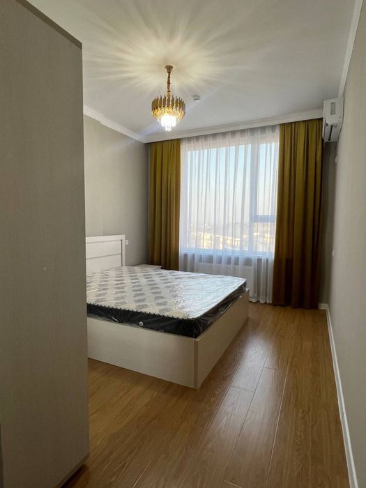 Сдаю квартиру в Мирза-Улугбекском районе Шахриобод новострой 2х комнат