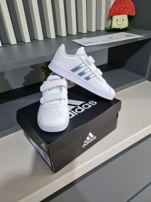 Adidasi fete marime 25