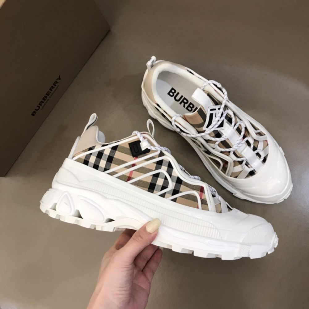 Adidași Burberry Calitate Premium