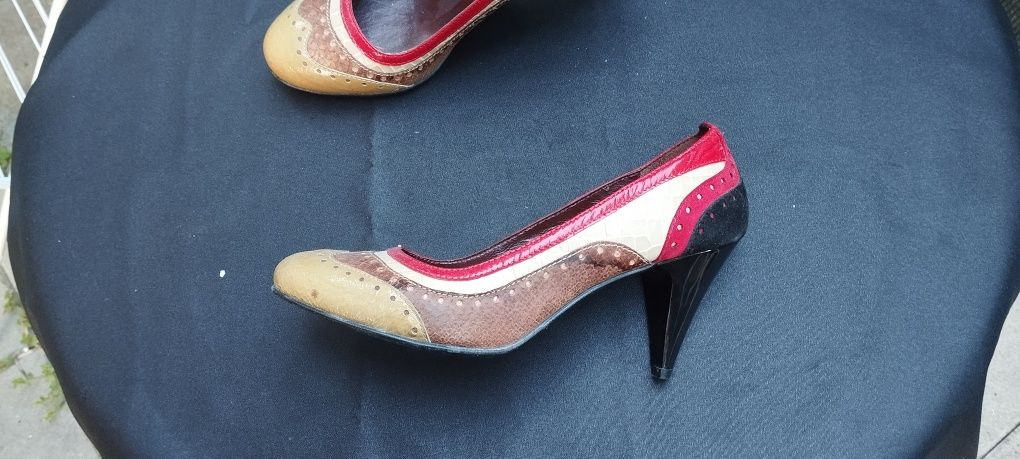 Женски кожени обувки токчета дамски елегантни